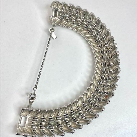 VINTAGE Monet 60’s Etched Silver Tone Link Bracelet and matching clip earrings - Picture 5 of 15